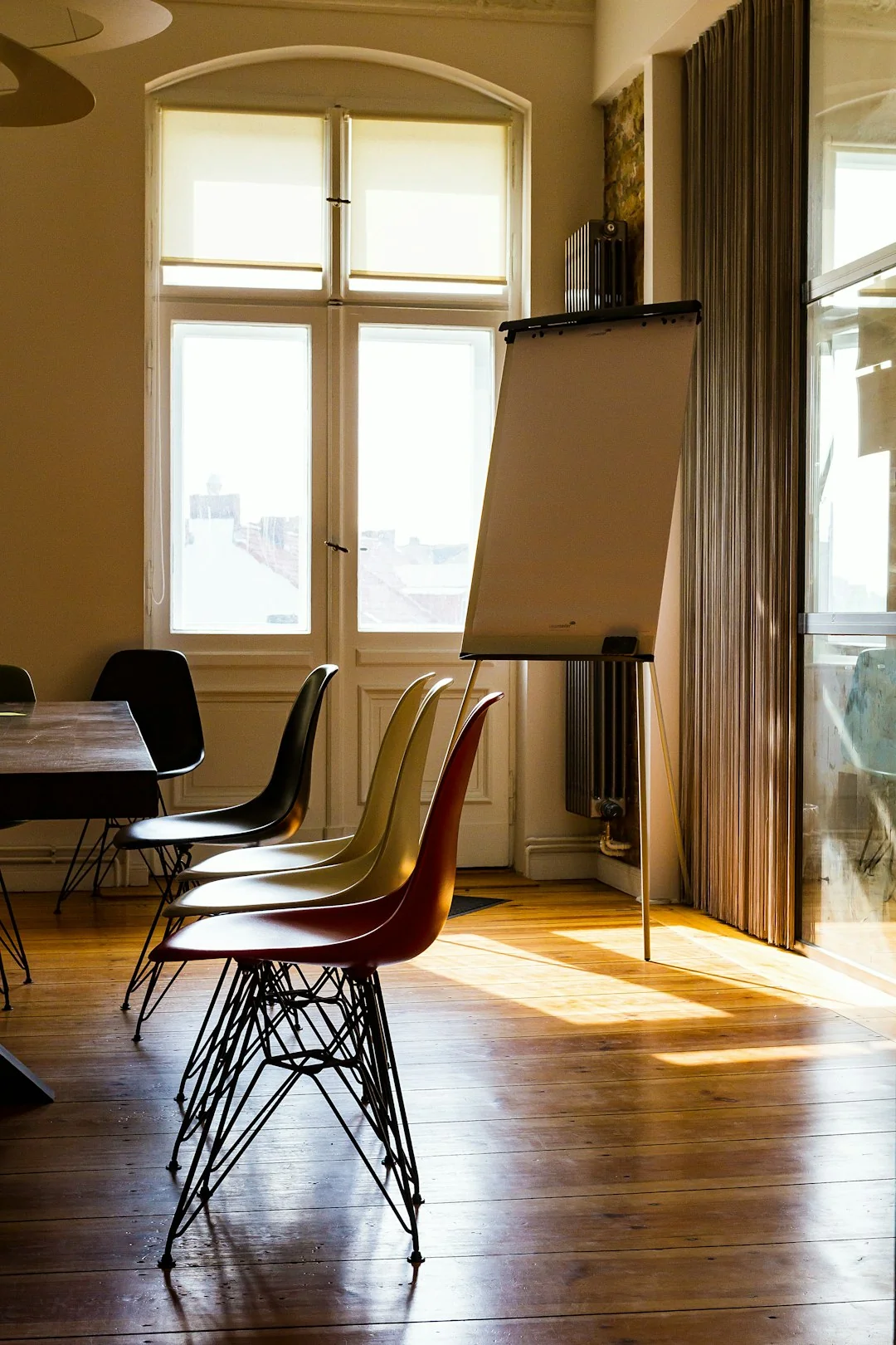 why-choose-us A contemporary workspace showcasing a laptop, tablet, and smartphones, ideal for tech and freelance use.